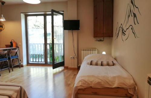 Taull Apartment | Apartment Geräumiges Studio mit Balkon Erta 2 Vall de Boí by Interhome