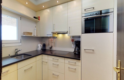 Silvaplana Apartment | Apartment Gianda Verda C24 - Cozy 3-Room Apartment with Fireplace