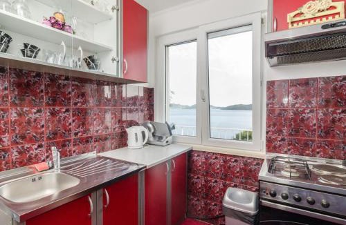 Dubrovacko Primorje Apartment | Apartment Giovani - Two Bedroom Apartment with Balcony and Sea View
