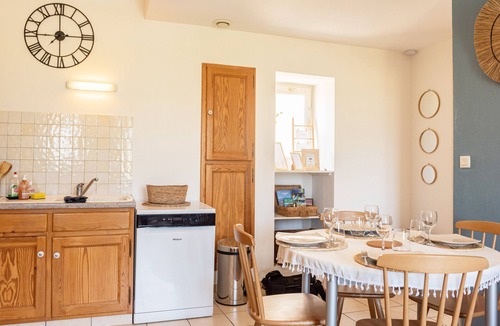 La Sacristie Apartment | Apartment 'Gite Le Canigou 3 Stars' with Mountain View, Private Terrace and Wi-Fi