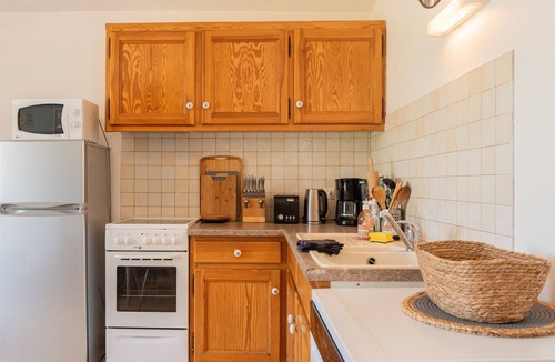 La Sacristie Apartment | Apartment 'Gite Le Canigou 3 Stars' with Mountain View, Private Terrace and Wi-Fi