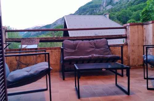 Entraunes Apartment | Apartment 'Gite Noryema Chaleureux T1, 40m2' with Mountain View, Private Terrace and Wi-Fi