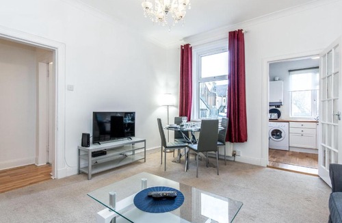 Levenmouth Apartment | Apartment Glebe