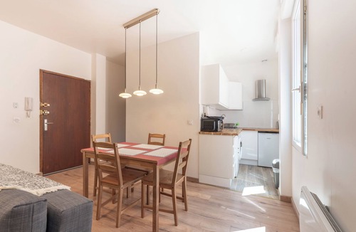 Lourdes Apartment | Apartment 'Grottes De Lourdes - 4 Pers' with Wi-Fi