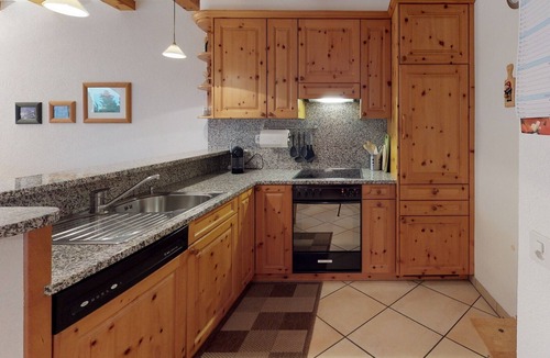 Celerina-Schlarigna Apartment | Apartment house in super convenient location.