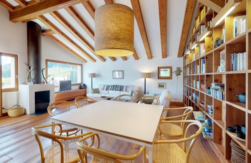 Celerina-Schlarigna Apartment | Apartment house on the hillside of Celerina.