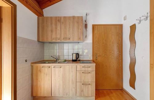 Lonsee Apartment | Apartment 'H' with Balcony and Wi-Fi
