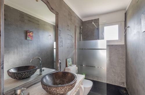 Premia de Dalt Bed & Breakfast | Apartment 'Habitaciones Marice' with Sea Views, Private Pool and Wi-Fi