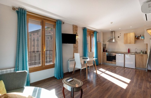 Daroca Apartment | Apartment 'Halima' with Balcony, Wi-Fi and Air Conditioning