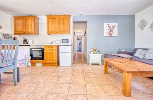 Bergerac Apartment | Apartment 'Hare' with Shared Pool, Wi-Fi and Air Conditioning