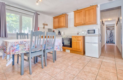 Bergerac Apartment | Apartment 'Hare' with Shared Pool, Wi-Fi and Air Conditioning