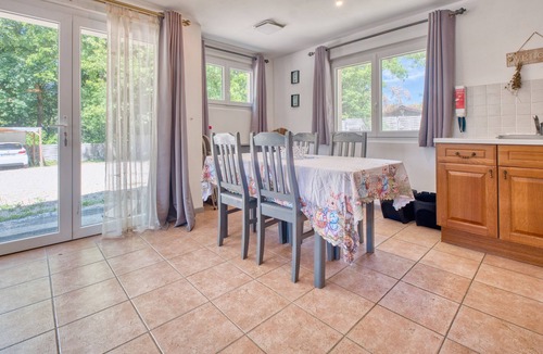 Bergerac Apartment | Apartment 'Hare' with Shared Pool, Wi-Fi and Air Conditioning