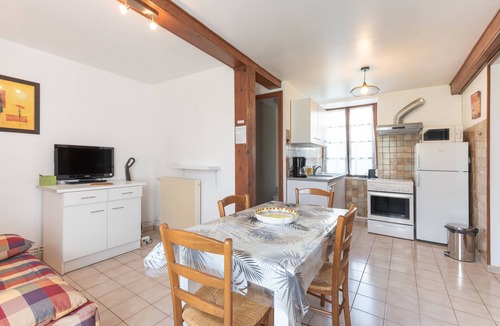 Argeles Gazost Apartment | Apartment 'Hautacam' with Mountain View, Shared Garden and Wi-Fi