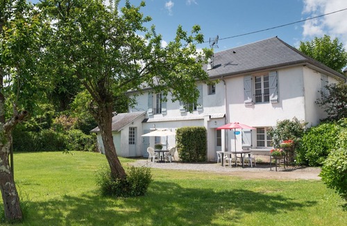 Argeles Gazost Apartment | Apartment 'Hautacam' with Mountain View, Shared Garden and Wi-Fi