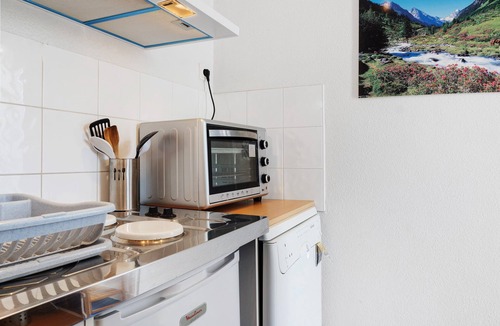 Argeles Gazost Apartment | Apartment 'Hautacam' with Mountain View, Balcony and Wi-Fi