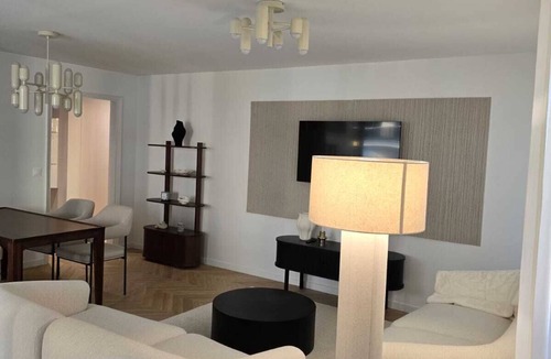 Porte-Dauphine Apartment | Apartment Henri Martin, Trocadero, luxury and chic, Eiffel Tower view