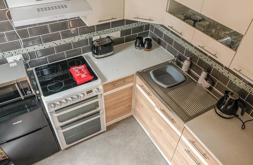 Box Cottage | Apartment Hole 18 3/4