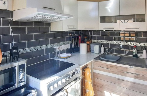 Box Cottage | Apartment Hole 18 3/4