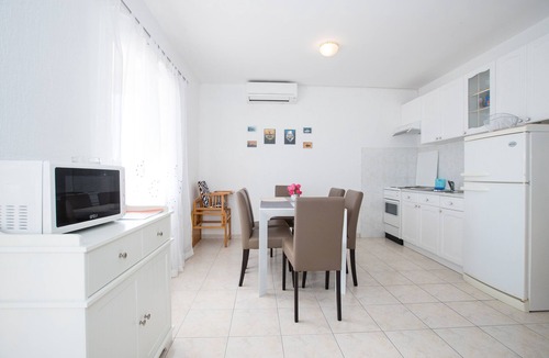 Rab Town Apartment | Apartment - Holiday apartment for 4 persons (A2) in Lopar San Marino