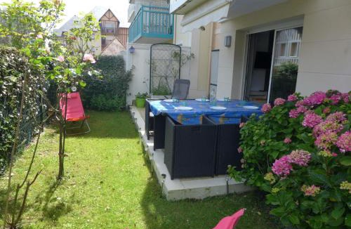 Cabourg Apartment | Apartment Hortensia by Interhome