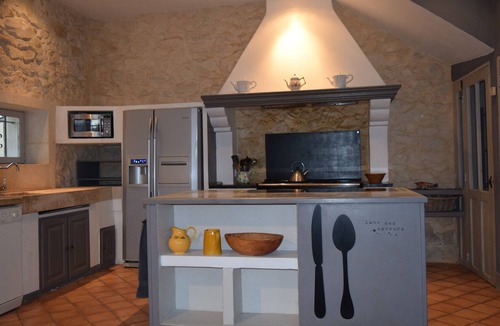 Caumont-sur-Durance Bed & Breakfast | Apartment in the Bastide des Amouriers