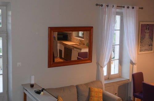 Caumont-sur-Durance Bed & Breakfast | Apartment in the Bastide des Amouriers