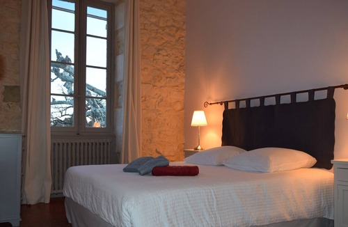 Caumont-sur-Durance Bed & Breakfast | Apartment in the Bastide des Amouriers