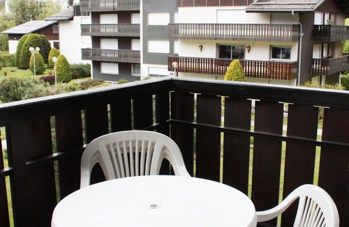 Chamonix City Centre Apartment | Apartment in Chamonix with Balcony, Pets Allowed & Parking