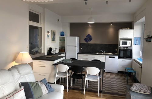Guilvinec Apartment | Apartment in a house by the water