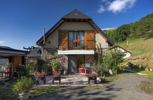 Estensan House | APARTMENT IN A RENOVATED FJELLSAUEFJORD
