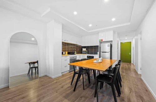 Abbotsford Apartment | Apartment in Abbotsford