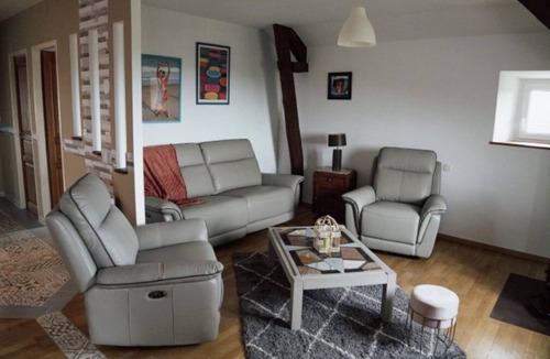 Begole Apartment | Apartment in an 1823 house in the heart of a small village.