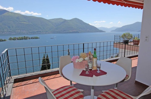 Porto Ronco Apartment | Apartment in an elevated position with magnificent panoramic views of the Brissago Islands