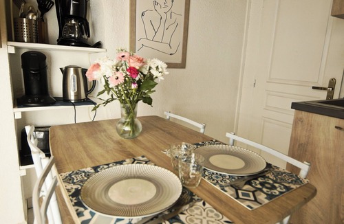 Aubenas Apartment | Apartment in Aubenas town center, cozy style, office, internet, netflix