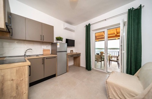 Barbat na Rabu Apartment | Apartment in Barbat with Seaview, Balcony, Air condition (660-5)