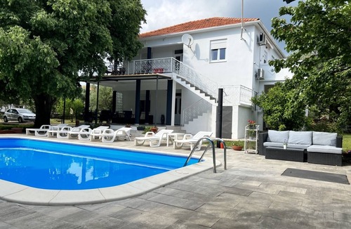 Bibinje Apartment | Apartment in Bibinje with Terrace, Air condition, WIFI, Washing machine (877-2)