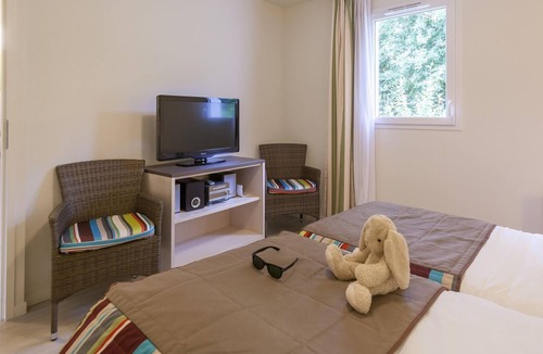 Danestal House | Apartment in Branville with communal pool