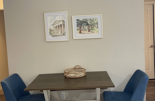 Brentwood Apartment | Apartment in Brentwood