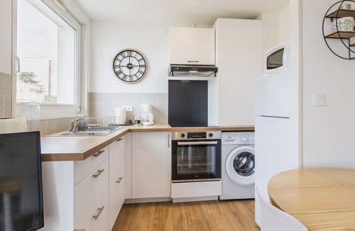 Le Pouliguen Apartment | Apartment in central Le Pouliguen with balcony and parking, pets welcome