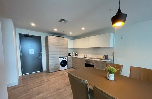 Hollywood Apartment | Apartment in CH. Ocean View, Pool, Parking*