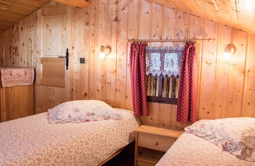 Le Fornet Apartment | Apartment in chalet at the foot of the slopes of Val d'Isère
