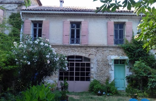 Bedarrides Apartment | Apartment in charming farmhouse