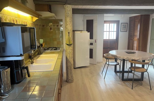 Caveirac Apartment | Apartment in charming villa with swimming pool.