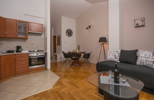 Pula Apartment | Apartment in city center with sea view