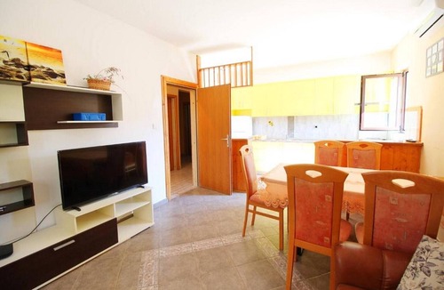 Dinjiska Apartment | Apartment in Dinjiška by the Beach