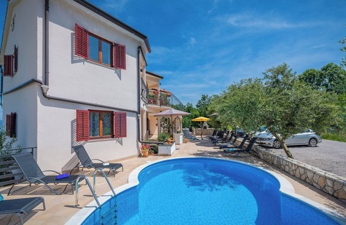 Drenje Apartment | Apartment in Drenje with Heated Pool & Sea View