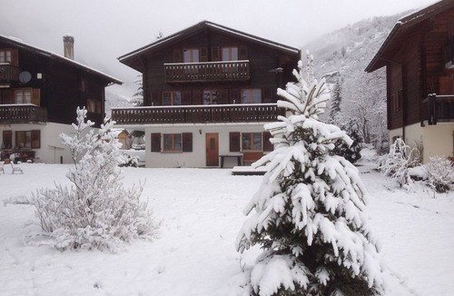 Reckingen Apartment | Apartment in Fieschertal with Swiss Alps Views
