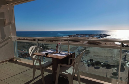 Comarruga Apartment | Apartment in front of the sea, with panoramic view. Center.