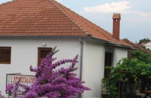 Island Hvar Apartment | Apartment in garden 400m from the sea