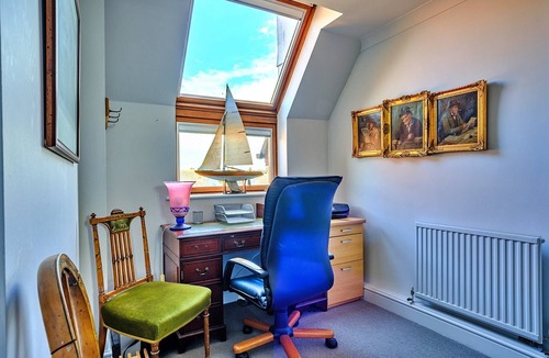 Burnham-on-Crouch Apartment | Apartment in Burnham with River Views